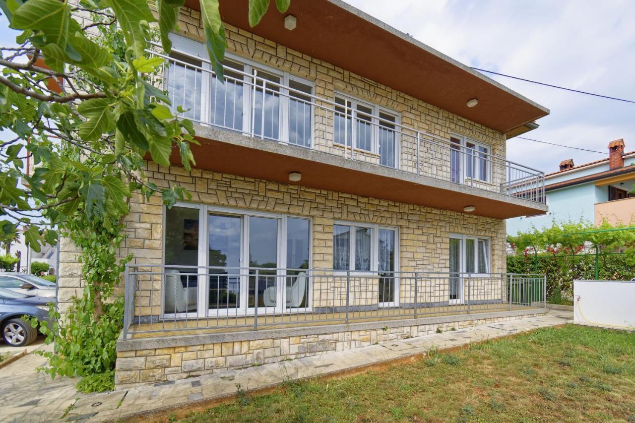 Apartment Patrik By Rent Istria Умаг Екстериор снимка